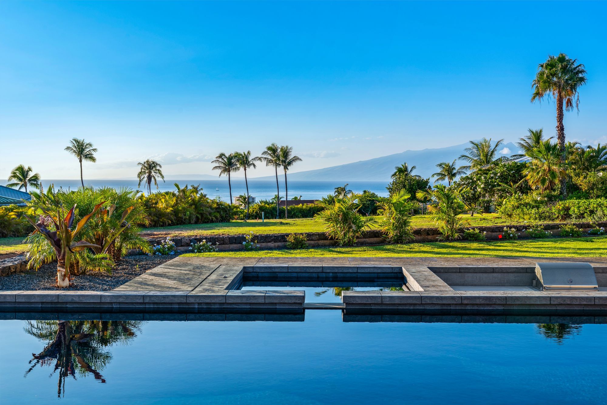 Pool edge looking toward Lānaʻi