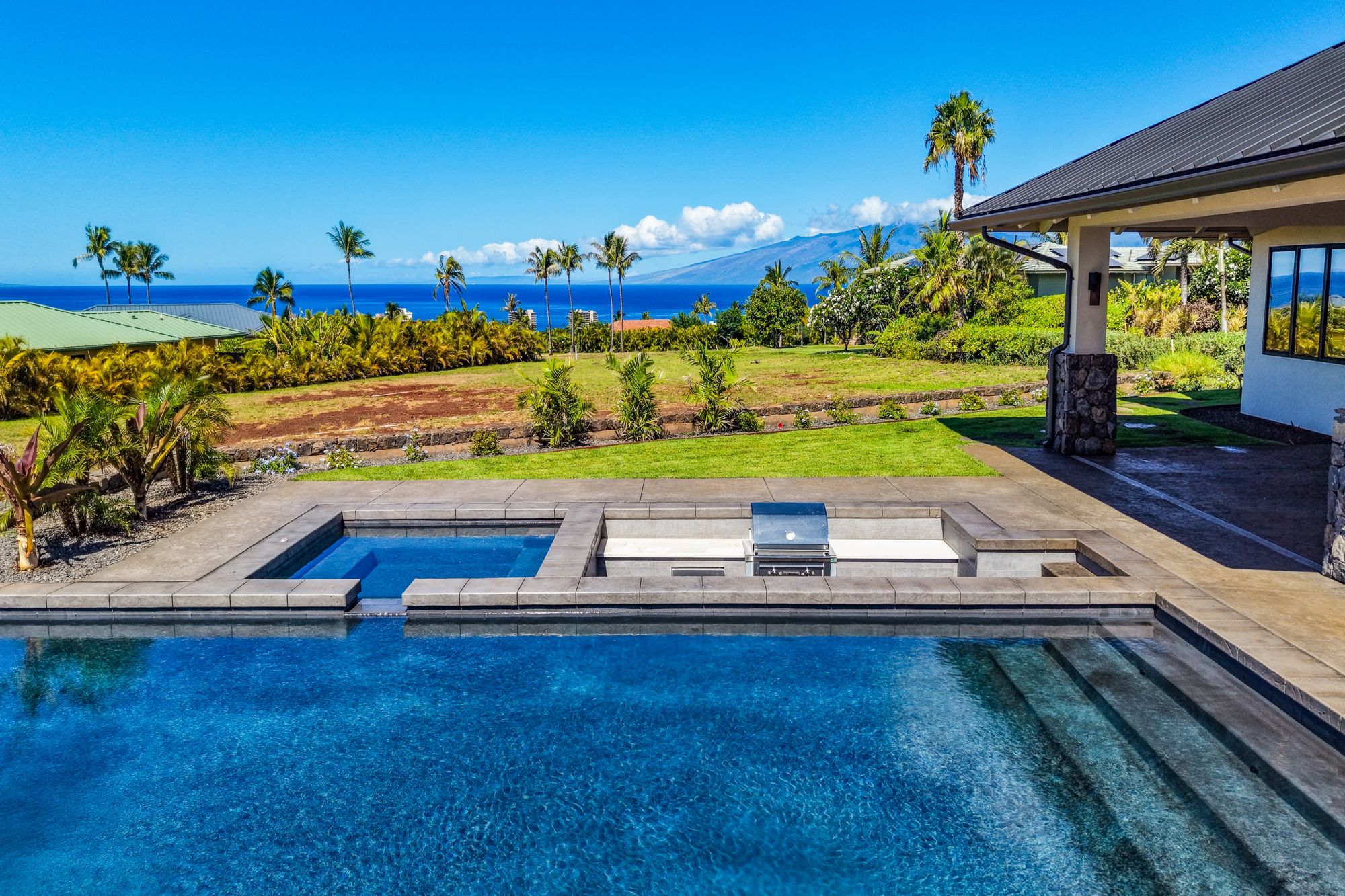Pool and spa toward the ocean
